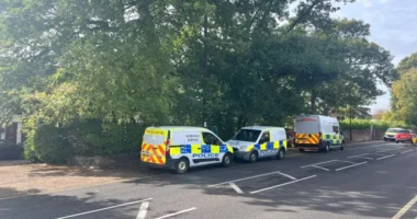 Sokkoló incidens egy 18. születésnapi bulin: levágott kézzel menekült be a kocsmába egy férfi Angliában