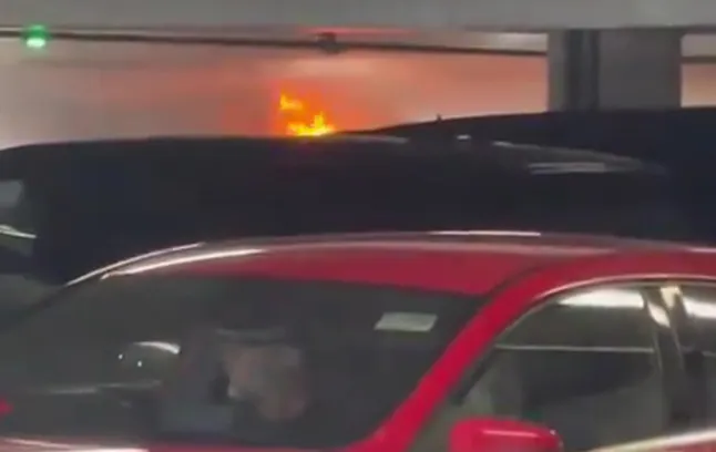 Tűz ütött ki a Heathrow repülőtéren – lezárták a Terminál 3 parkolóházát Tűz ütött ki a Heathrow repülőtéren – lezárták a Terminál 3 parkolóházát