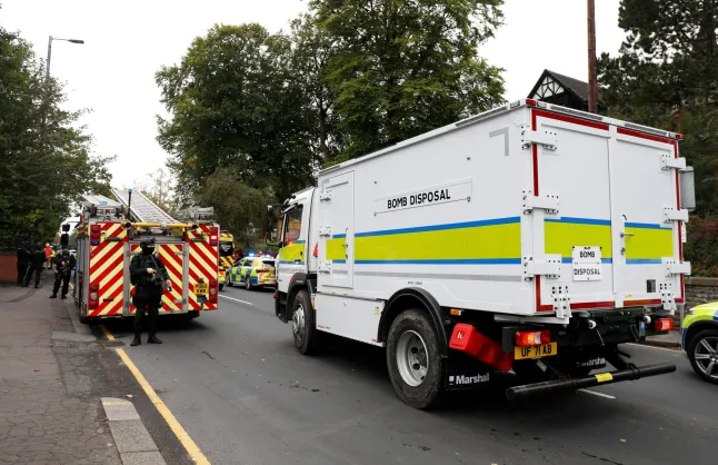 Súlyos támadás Manchesterben, egy támadó emberek közé hajtott, majd késsel rontott rá, akire tudott - a rendőrök lőtték le