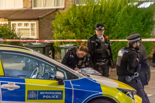 A rendőrök lőttek le egy férfit Londonban, aki öngyilkossággal fenyegetőzött A rendőrök lőttek le egy férfit Londonban, aki öngyilkossággal fenyegetőzött