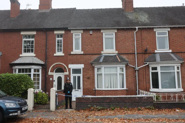 Két gyermeket holtan találtak egy angliai házban - a rendőrség egy 43 éves nőt vett őrizetbe gyilkosság gyanújával Két gyermeket holtan találtak egy angliai házban - a rendőrség egy 43 éves nőt vett őrizetbe gyilkosság gyanújával