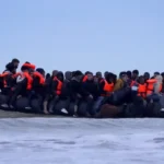 Újra kitoloncolták a migránst, aki visszaszökött Angliába a La Manche-csatornán keresztül – egy rossz vicc ami itt folyik