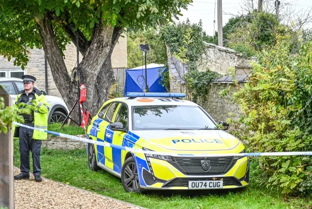 Egy 9 éves kislányt valószínűleg meggyilkoltak oxfordshire-ben, egy nő pedig az életéért küzd rendőrségi őrizetben