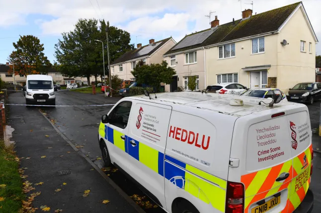 Feleségét és kutyájukat is lelőtte egy férfi Nagy-Britanniában, majd önmagával is végzett Feleségét és kutyájukat is lelőtte egy férfi Nagy-Britanniában, majd önmagával is végzett