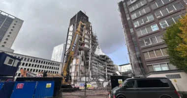 Összeomlott egy 11 emeletes épület Manchester belvárosában