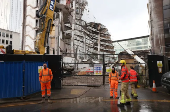 Összeomlott egy 11 emeletes épület Manchester belvárosában