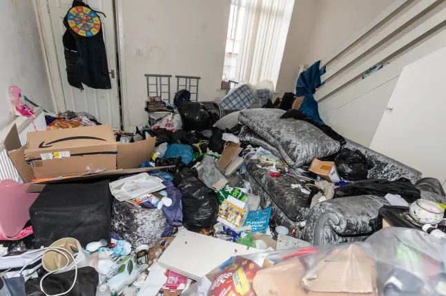 „Pokoli bérlők” 60 ezer fontos kárt okoztak egy angliai lakásban – a tulaj inkább üresen hagyja az ingatlant