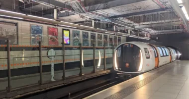 Megkezdik az ingyenes tömegközlekedés tesztelését Nagy-Britannia egyik nagyvárosában