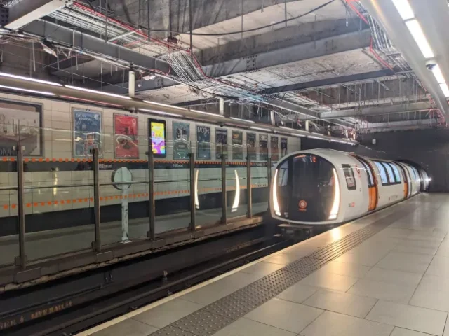 Megkezdik az ingyenes tömegközlekedés tesztelését Nagy-Britannia egyik nagyvárosában