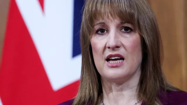 Reeves költségvetése miatt akár 1,3 millió ember kerülhet a magasabb adókulcs alá Nagy-Britanniában