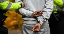 Két nő megerőszakolása miatt ítélték el a migránst, mégis maradhat az Egyesült Királyságban, mert azt állítja biszexuális