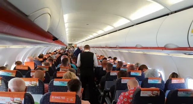 „Mellette ültem a gépen, amikor meghalt” – megszólalt a londoni easyJet-járat utasa, aki látta, mi történt valójában