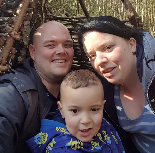 „Aznap vettem el, aznap veszítettem el” – Megható történet: néhány órával esküvője után halt meg egy ötgyermekes édesanya Angliában