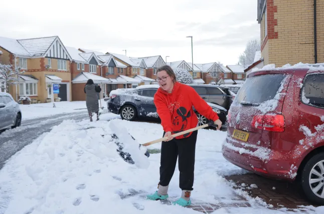 Már Londonban és több más városban is esett a hó - sarkvidéki hideg söpör végig az Egyesült Királyságon
