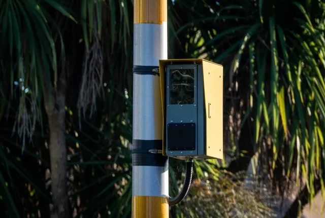 Pár hét alatt 6000 bírságot osztottak ki az új csúcstechnológiás sebességmérő kamerával Nagy-Britanniában – mindenki ki van akadva