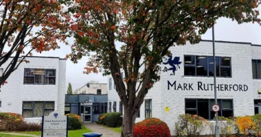 Egy hónapon át rendszeresen mutogatta magát egy férfi egy iskola mellett Angliában