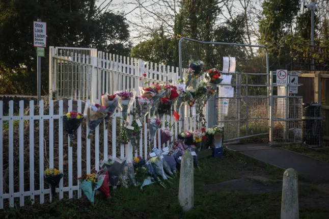 14 éves srácot gázolt halálra egy vonat Angliában, Nottingham mellett 14 éves srácot gázolt halálra egy vonat Angliában, Nottingham mellett