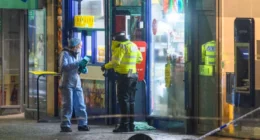 Egy posta kellős közepén késeltek halálra egy férfit Londonban, csak mert az üzletben összevitatkoztak