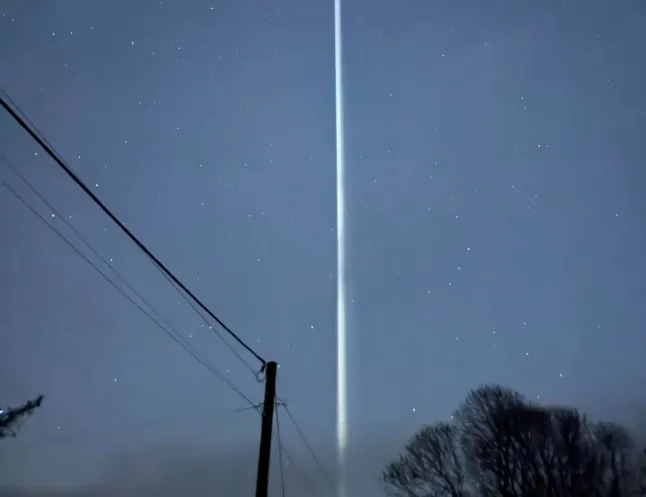 Misztikus fényoszlop volt látható az Egyesült Királyság egén – sokan látták, senki sem tudta, mi az