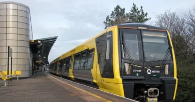 Megpróbálta felgyújtani a haját egy nőnek a mögötte ülő utas a vonaton Angliában