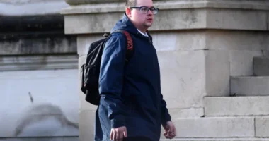 Kilenc év börtönt kapott egy NHS-dolgozó: szexuálisan zaklatta betegeit kamu orvosi vizsgálatok során