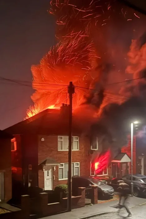 Másodperceken múlt egy család élete Angliában - a hős szomszéd elképesztő bátorsága mentette meg őket