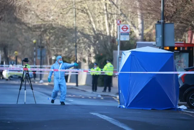 A nyílt utcán agyonlőttek egy férfit Londonban – a támadót még nem fogták el