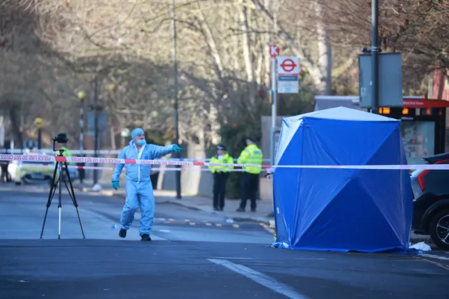 A nyílt utcán agyonlőttek egy férfit Londonban - a támadót még nem fogták el A nyílt utcán agyonlőttek egy férfit Londonban - a támadót még nem fogták el