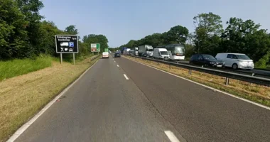 Kétéves kisfiú halt meg egy tragikus balesetben az A1-es úton – lerobbant autójukat tarolta le egy másik jármű