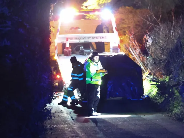 Halálra gázoltak, majd közel egy mérföldön át vonszoltak a szélvédőn egy idős férfit Angliában