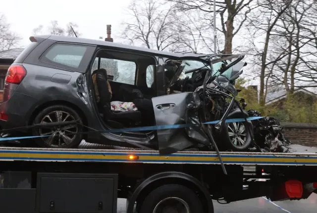 Horrorbaleset Angliában – 4-en meghaltak egy súlyos  frontális ütközésben Boltonban