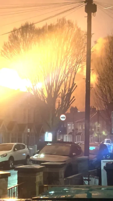 Hatalmas robbanás és "tűzgolyó" Nyugat-Londonban