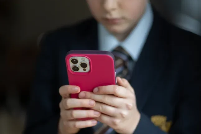 Tényleg betilthatják a közösségi média használatát Nagy-Britanniában a fiataloknak - a brit miniszterelnök is nyilatkozott