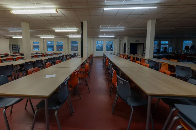 Megkezdték a migránsok áttelepítését egy angliai katonai táborba – hetek óta tartó tiltakozás ellenére Megkezdték a migránsok áttelepítését egy angliai katonai táborba – hetek óta tartó tiltakozás ellenére