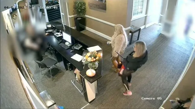 Takonyrészeg fiatal nők randalíroztak egy angliai hotelben: a recepciós elbarikádozta magát akkora felfordulást csináltak