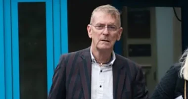 Teljesen káosz az egyik londoni járaton: az egyik utas megütötte a feleségét, a személyzetet zaklatta, és ez még csak a kezdet