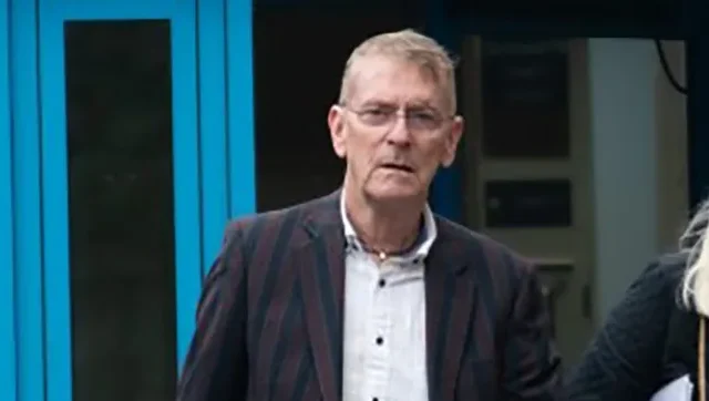 Teljesen káosz az egyik londoni járaton: az egyik utas megütötte a feleségét, a személyzetet zaklatta, és ez még csak a kezdet