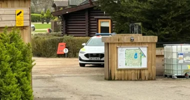 1 nő holttestét egy fagyasztóban, 2 tinédzserét pedig egy apartmanban találták meg Nagy-Britanniában