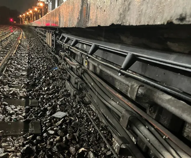 A sínekre zuhant egy ember Londonban, senki nem vette észre és halálra gázolta a metró