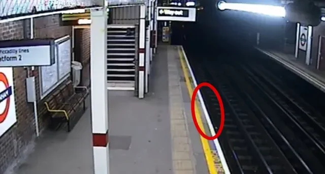A sínekre zuhant egy ember Londonban, senki nem vette észre és halálra gázolta a metró