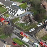 Felrobbant egy családi ház Angliában – gyújtogatás gyanúja miatt letartóztattak egy férfit