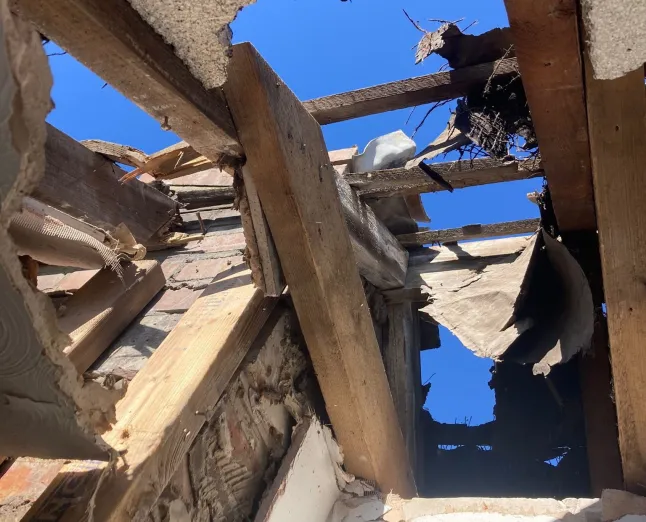 „Olyan volt, mint egy robbanás” - Villámcsapás pusztította el a családi otthon egy részét Angliában „Olyan volt, mint egy robbanás” - Villámcsapás pusztította el a családi otthon egy részét Angliában