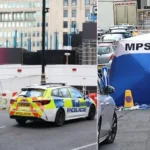 Halálos késelés London központjában – a Parlament közelében gyilkoltak meg egy férfit a nyílt utcán