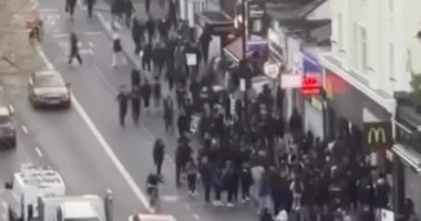 Káosz Londonban: tinédzserek randalíroztak és dúlták fel az utcákat - „Szellemvárossá vált Clapham”