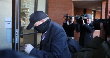 Sokkoló botrány Angliában: megtartotta a testeket és nem adta vissza a hamvakat a "szörnyeteg" temetkezési vállalkozó