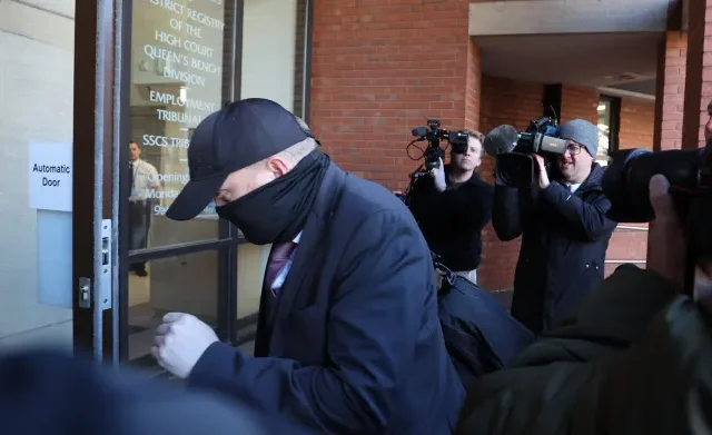 Sokkoló botrány Angliában: megtartotta a testeket és nem adta vissza a hamvakat a „szörnyeteg” temetkezési vállalkozó