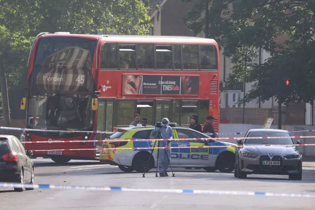 Lövöldözés Londonban: életveszélyben egy 25 éves férfi – autóból nyitottak tüzet az utcán sétálókra