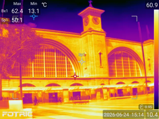 Rekordhőség Londonban: 57 fokosra forrósodtak a járdák, több kórházban kritikus a helyzet