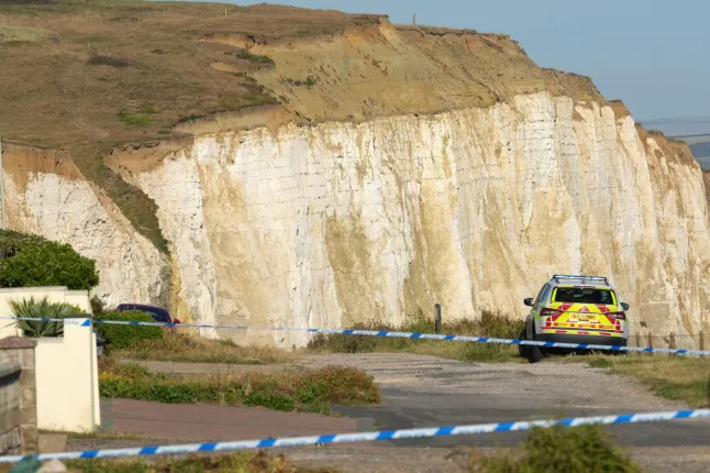 Szakadékba zuhant egy autós Angliában, Sussexben