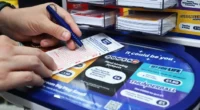 Soha nem látott nyeremények jönnek az Egyesült Királyságban: indul az új lottó, amin akár 1 milliárd fontot is nyerhetsz Soha nem látott nyeremények jönnek az Egyesült Királyságban: indul az új lottó, amin akár 1 milliárd fontot is nyerhetsz